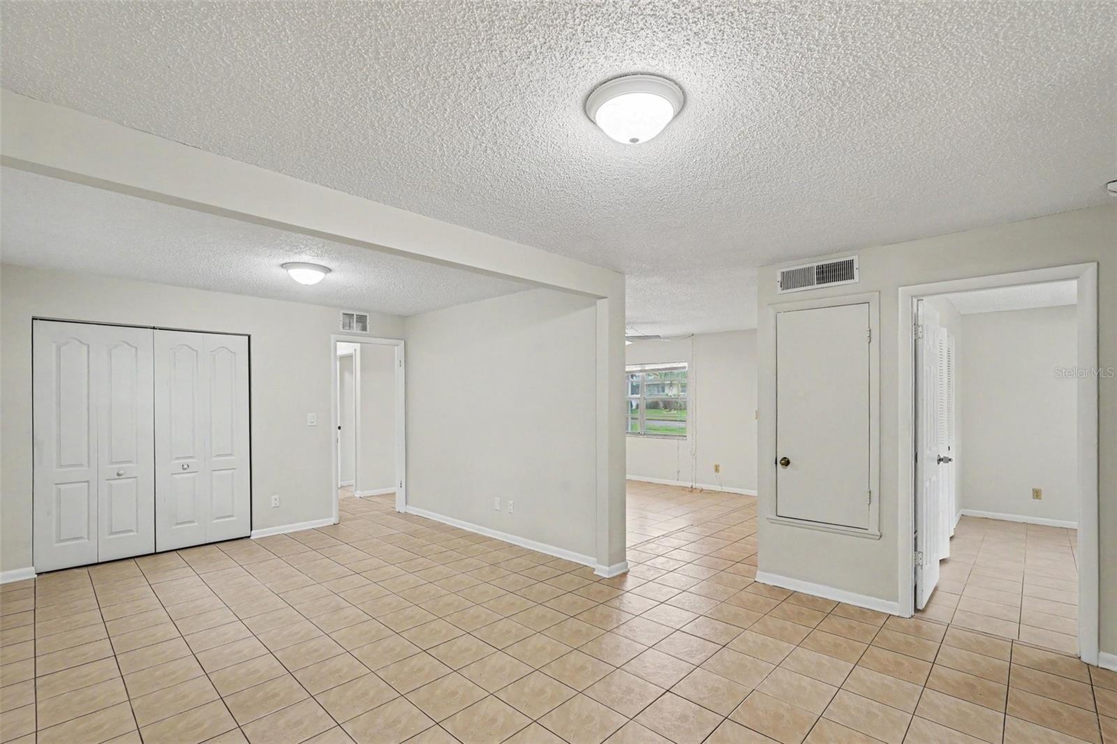 1122 ESTATEWOOD DR — photo 6