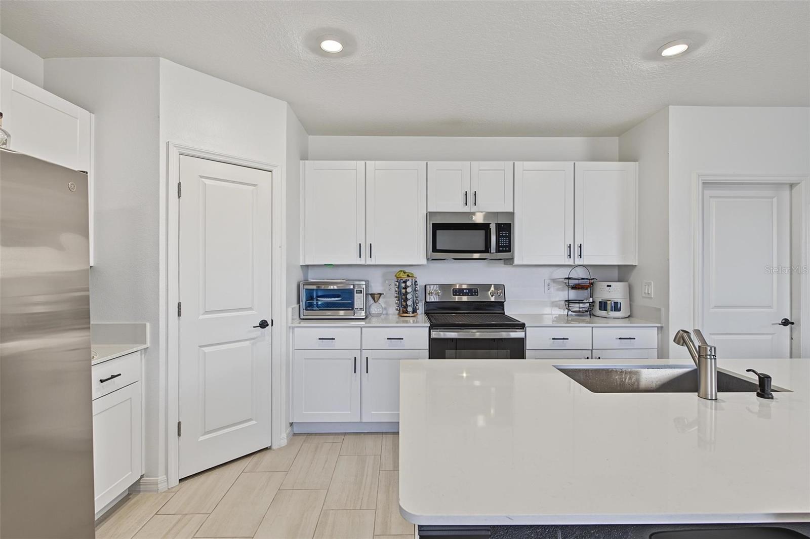 11621 RADIANT SHORE LOOP — photo 17
