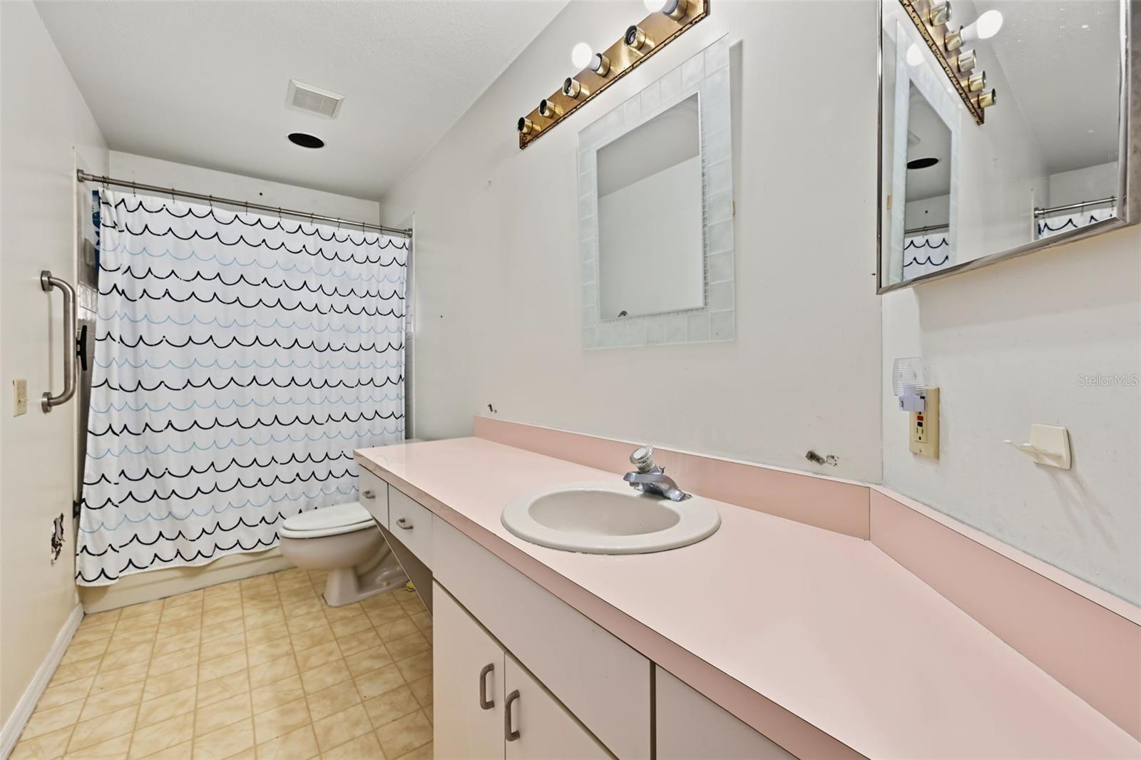 230 125TH AVE — photo 23