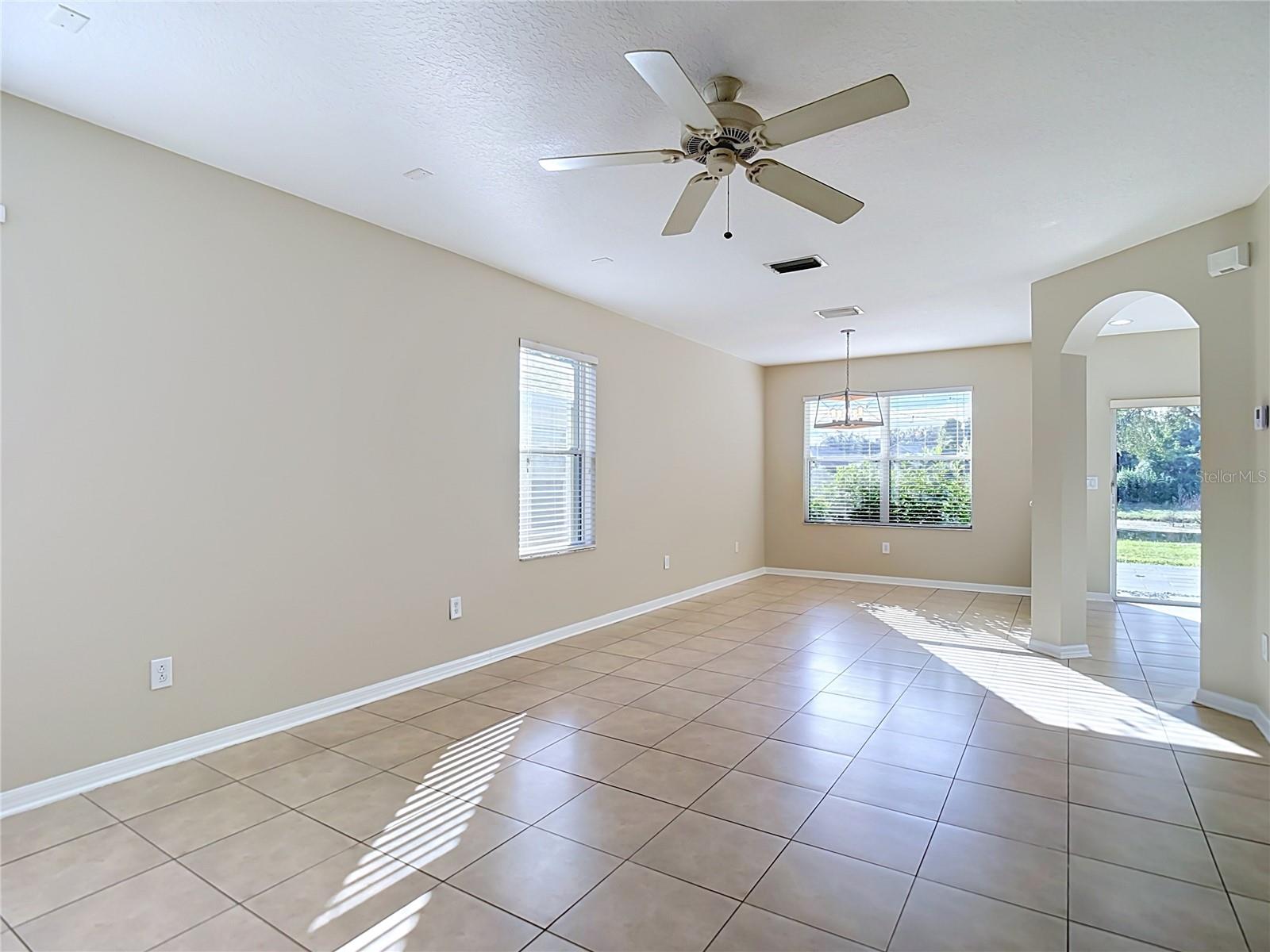 10016 PERTHSHIRE CIR — photo 8