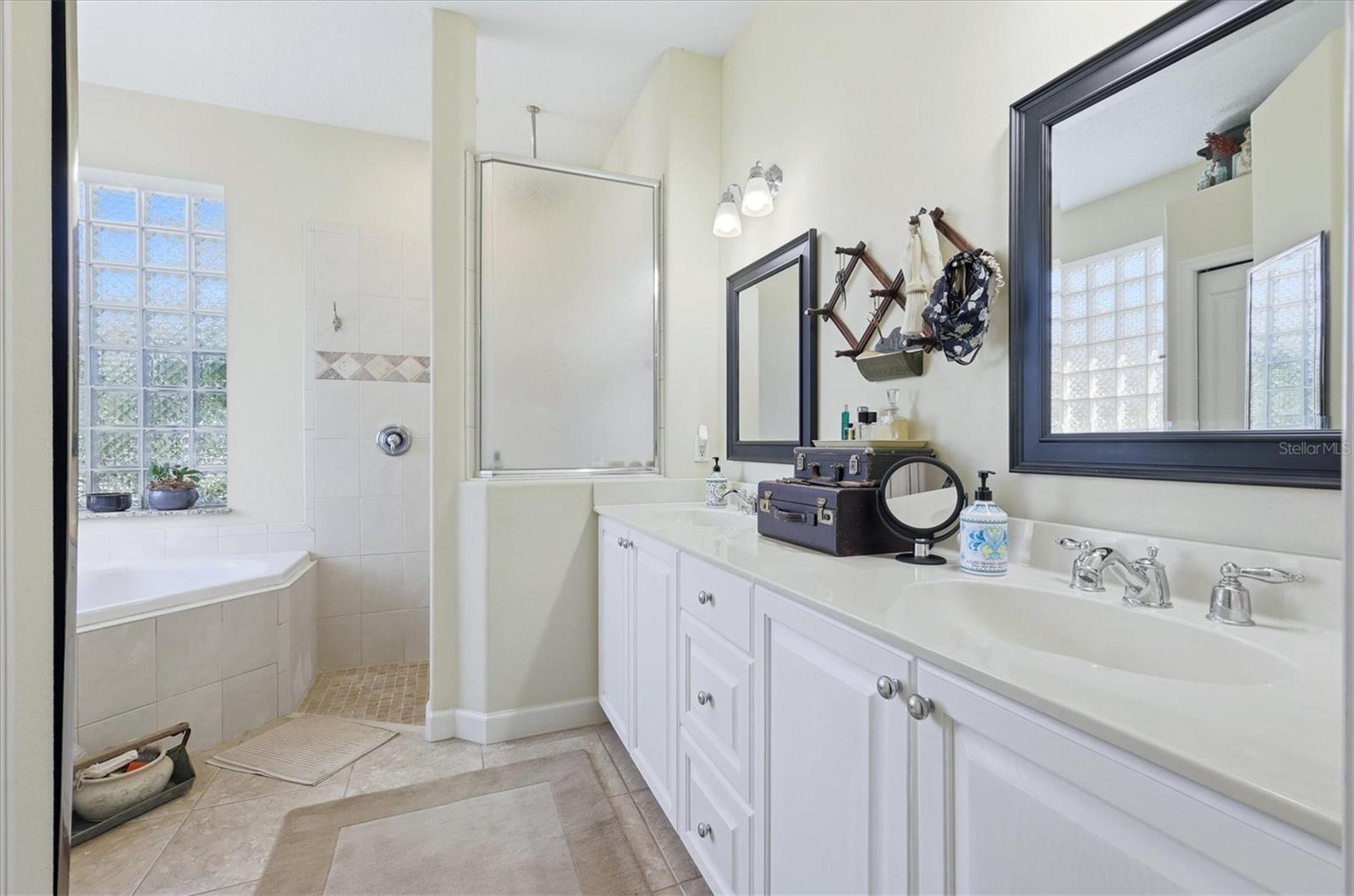 1753 KINGSDOWN DR — photo 16
