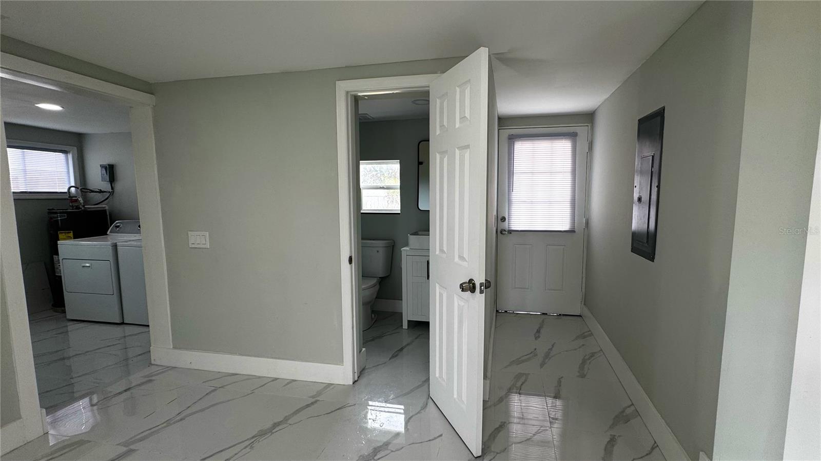 130 VIRGINIA CT — photo 31