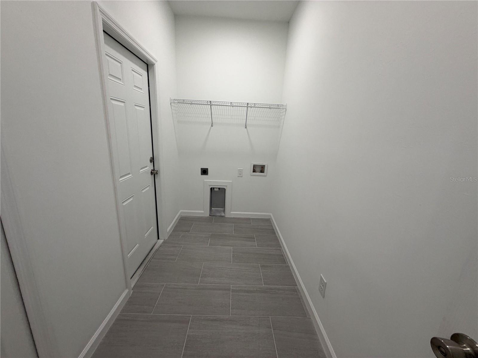 3046 JEANNIN DR — photo 17