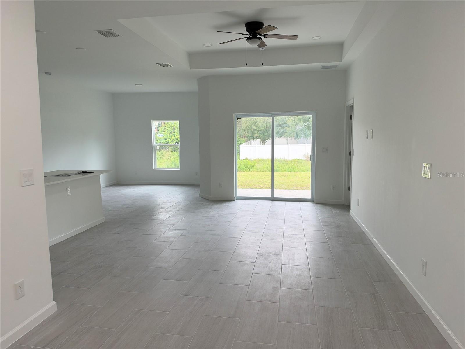3046 JEANNIN DR — photo 5