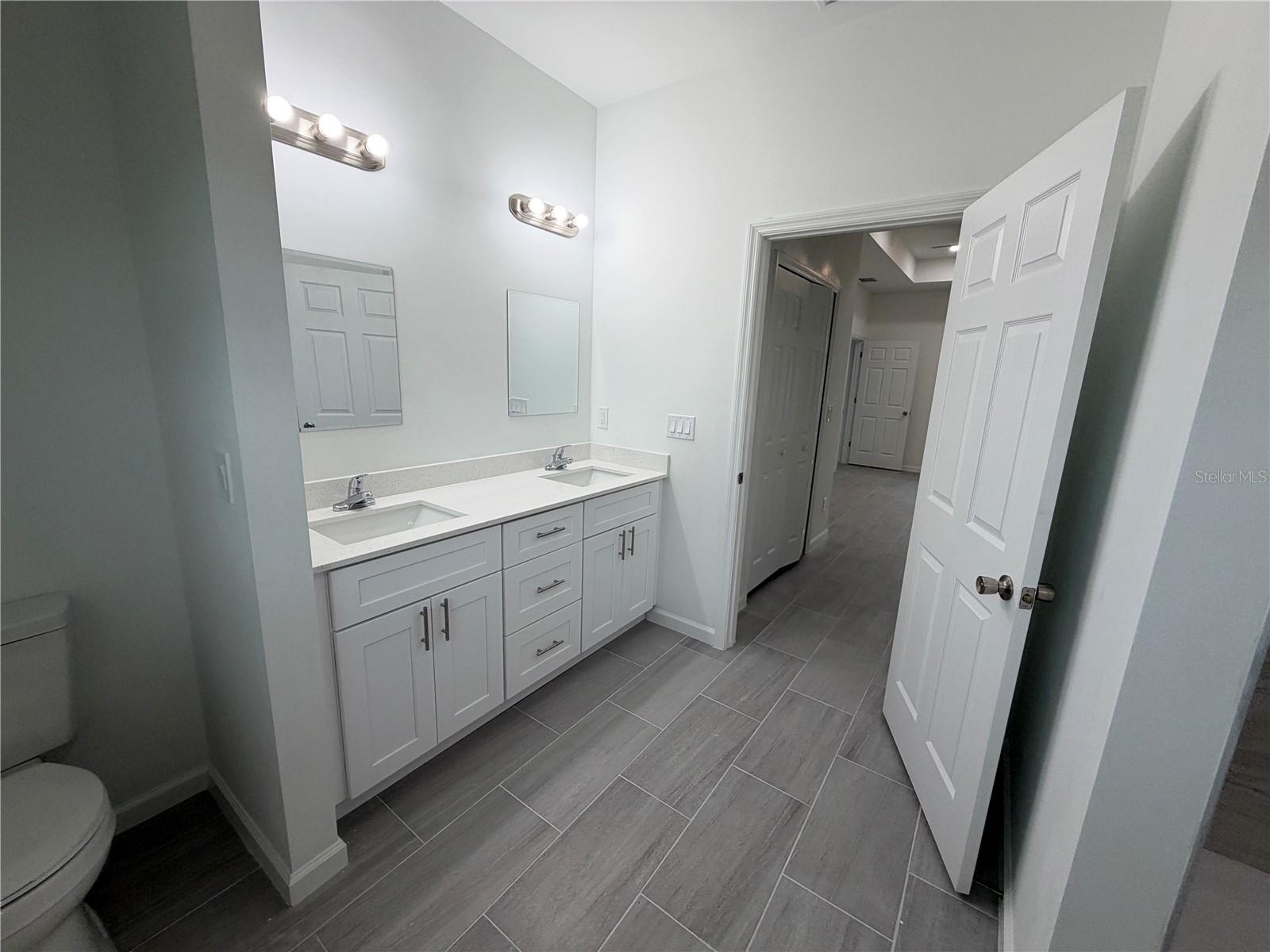 3046 JEANNIN DR — photo 13