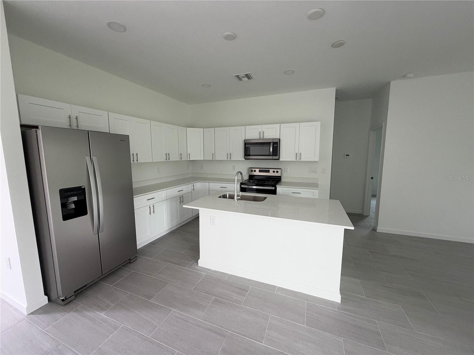 3046 JEANNIN DR — photo 7