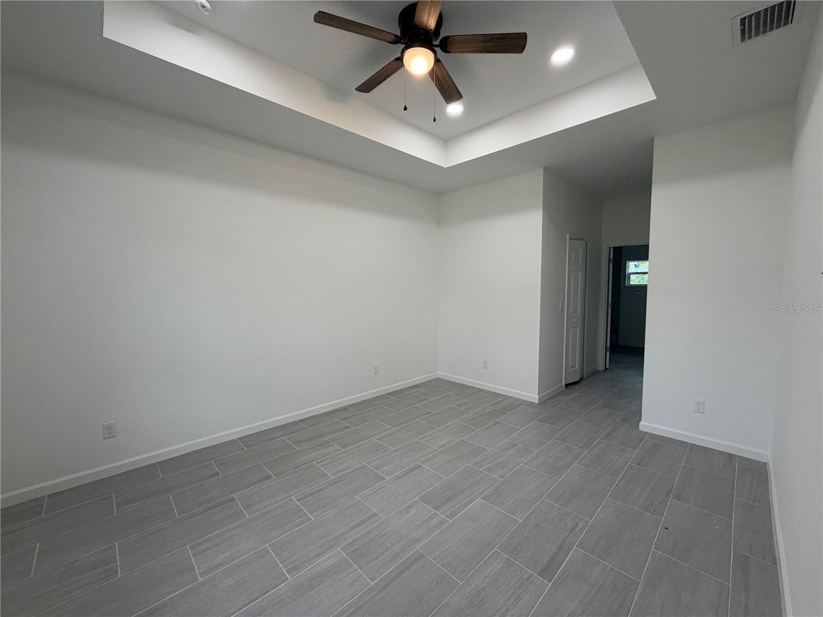 3046 JEANNIN DR — photo 8