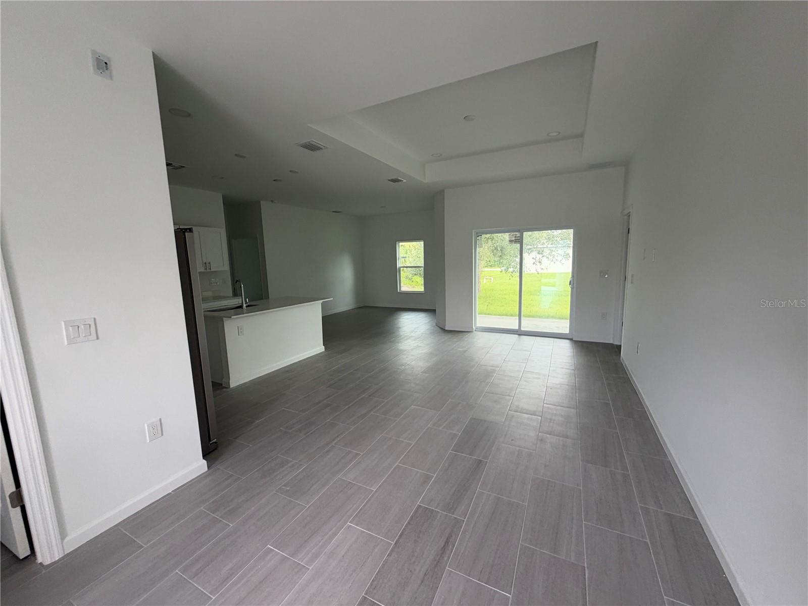 3046 JEANNIN DR — photo 6