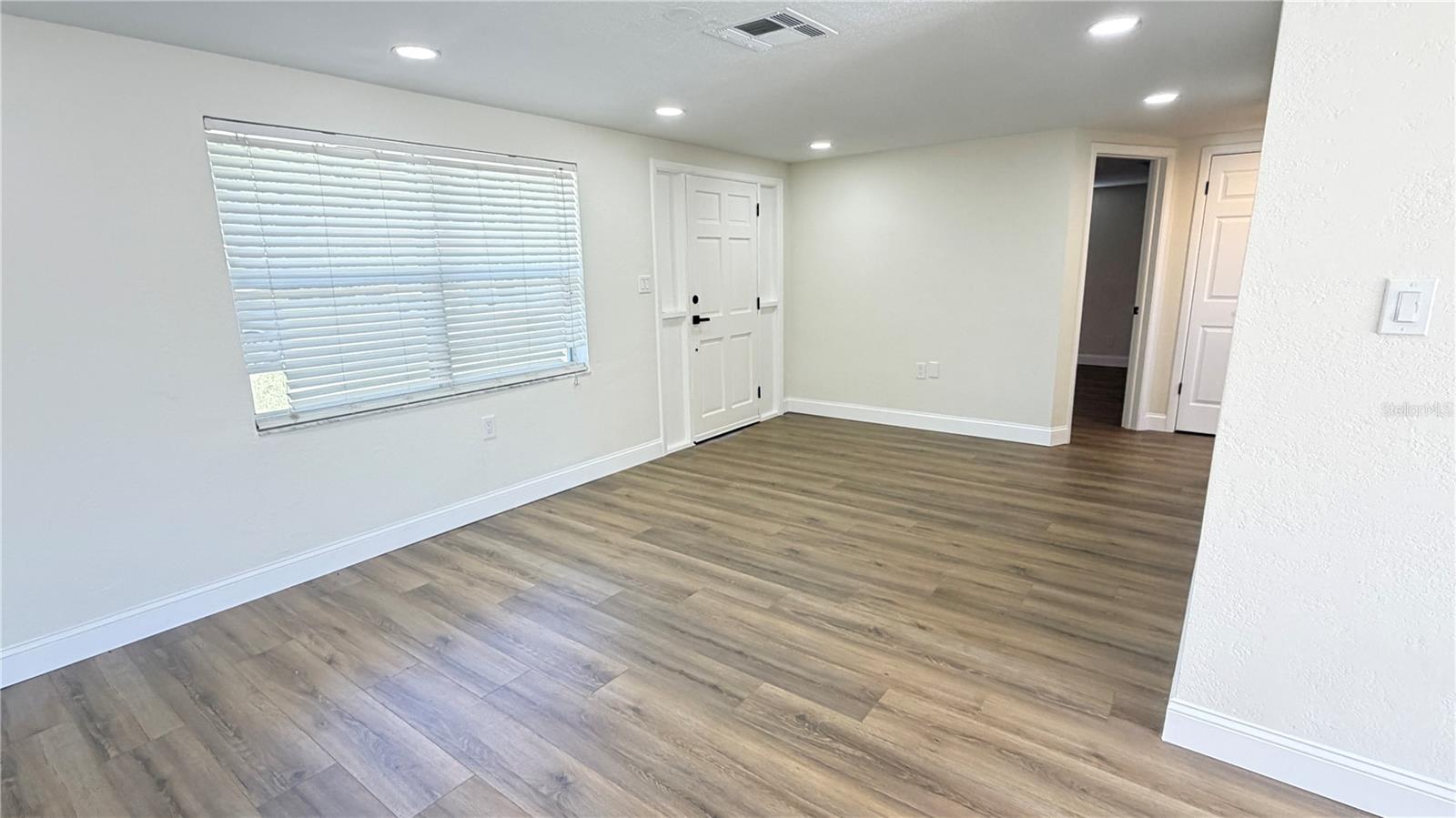 7330 MAYFIELD DR — photo 3