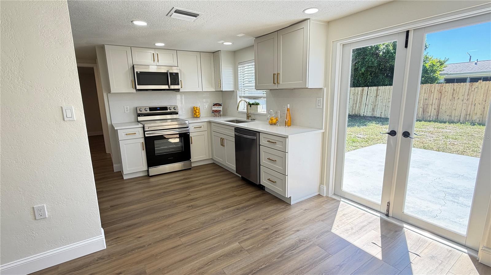 7330 MAYFIELD DR — photo 6