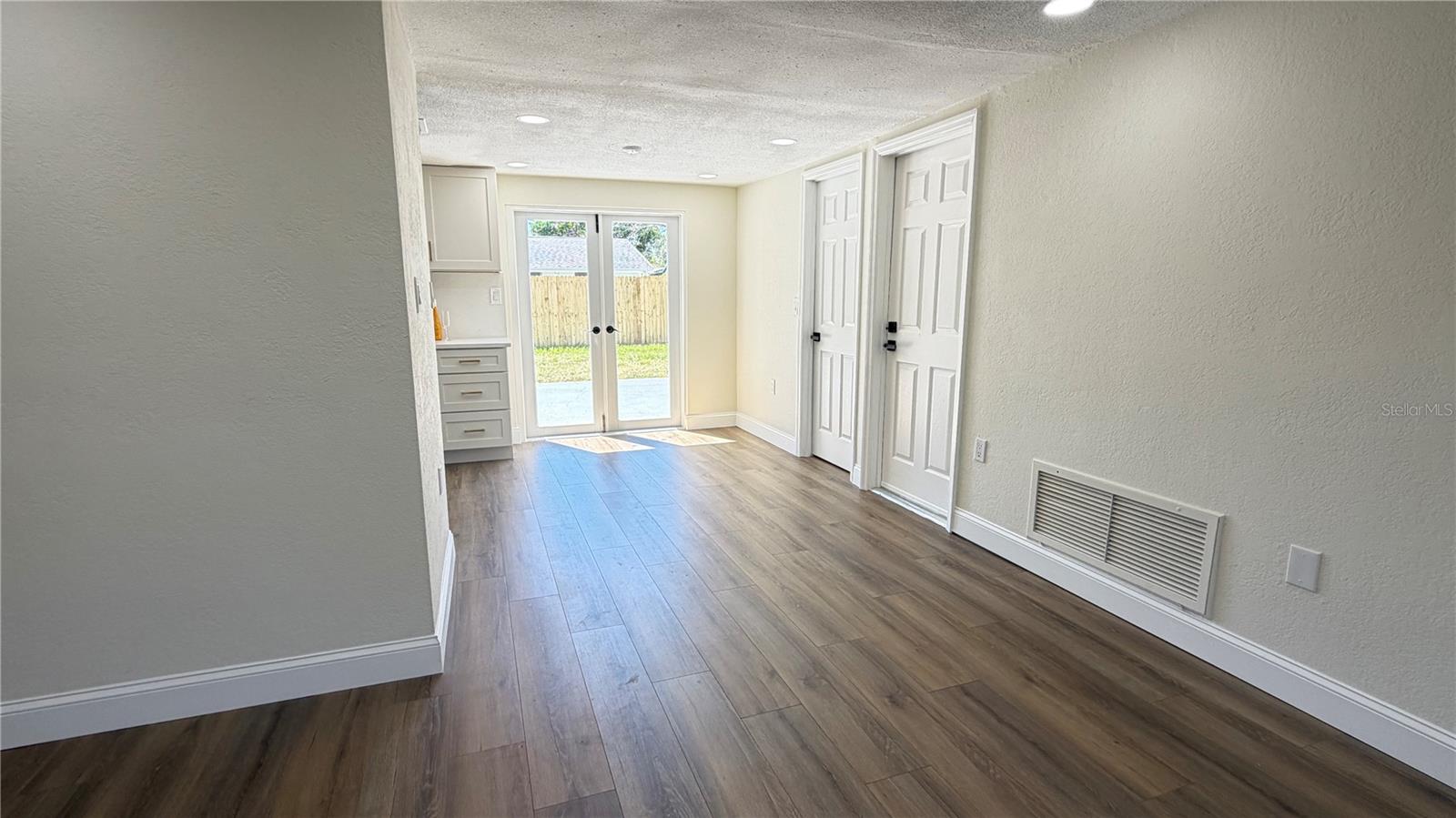 7330 MAYFIELD DR — photo 5