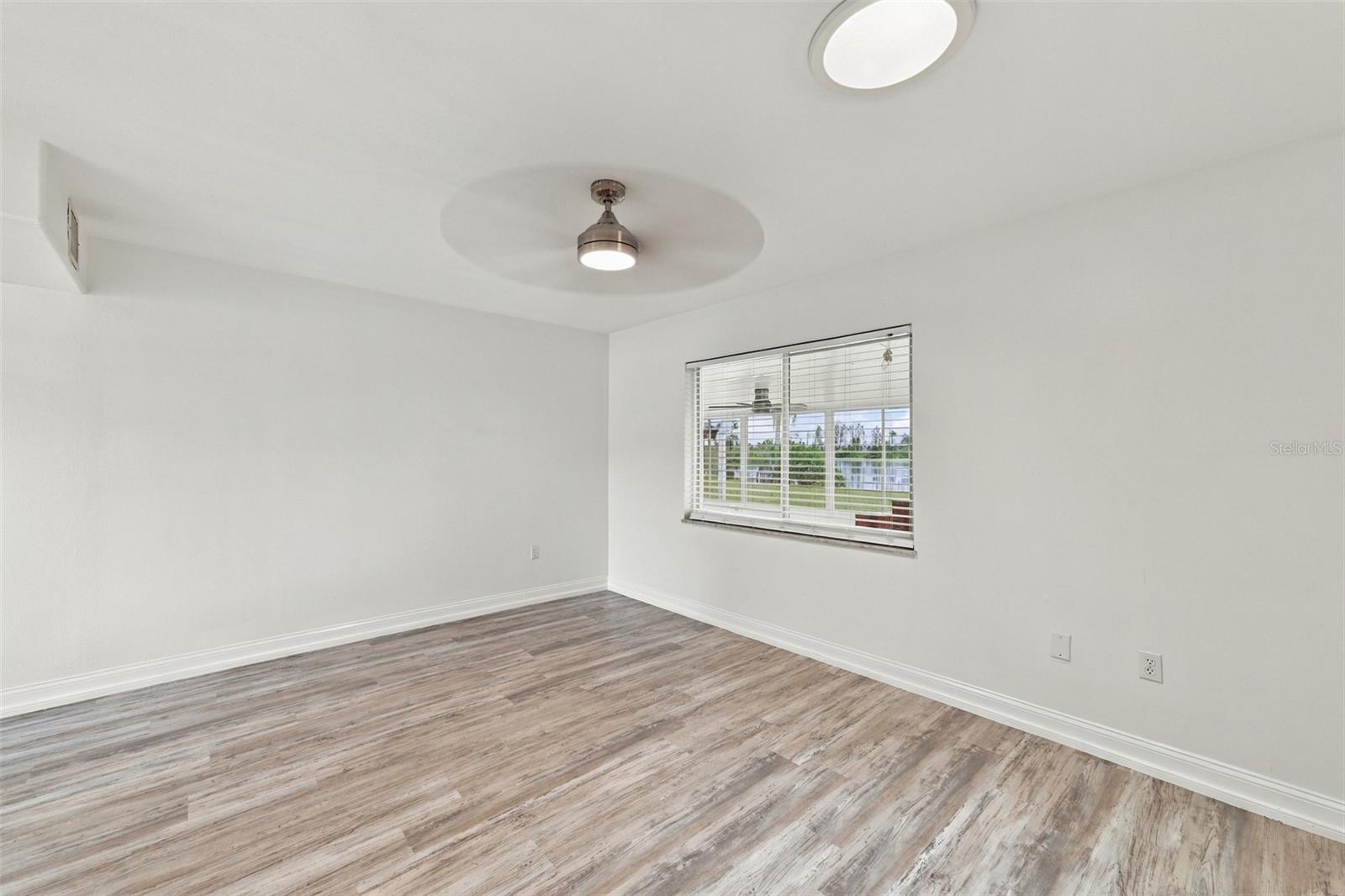 1810 MILFORD CIR — photo 27