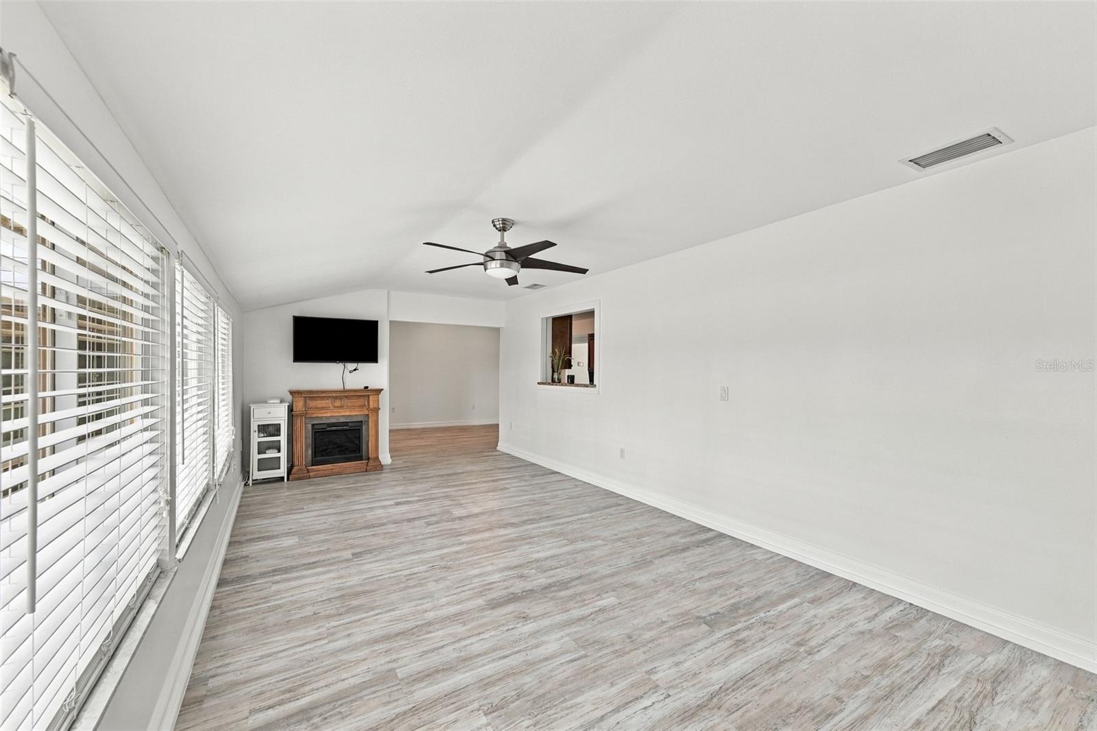 1810 MILFORD CIR — photo 36