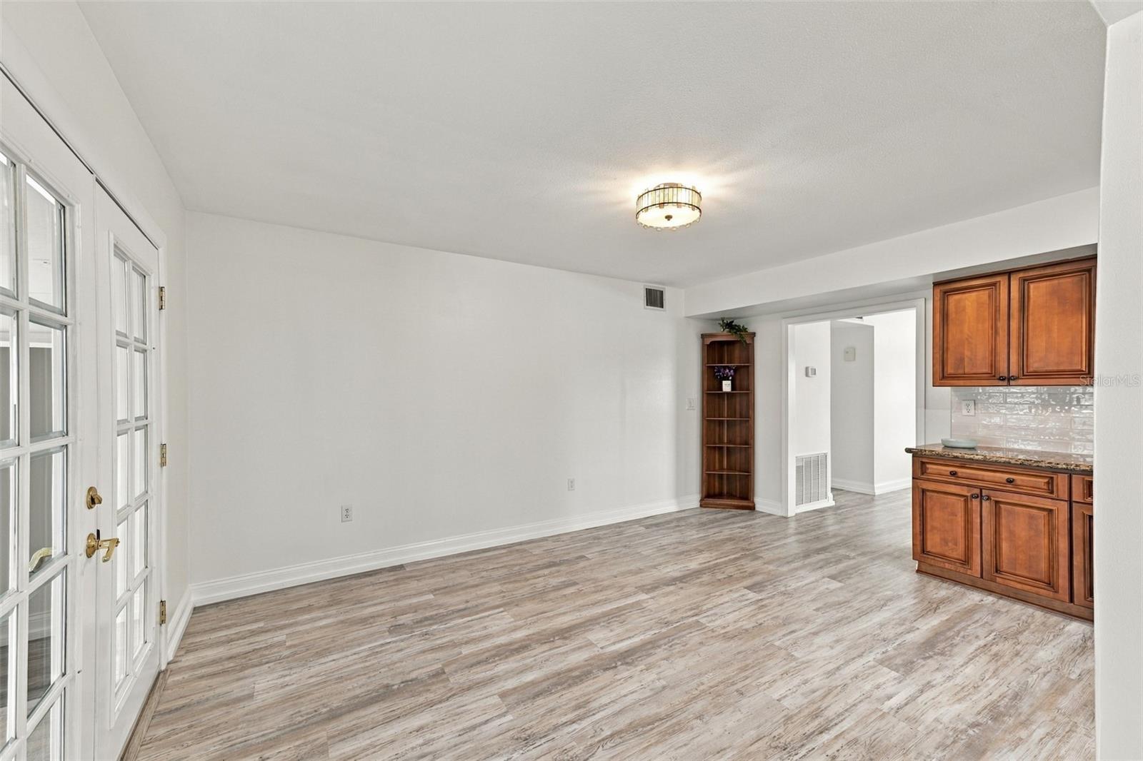 1810 MILFORD CIR — photo 16