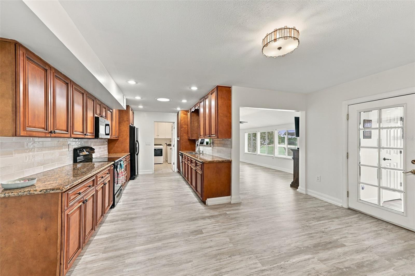 1810 MILFORD CIR — photo 9