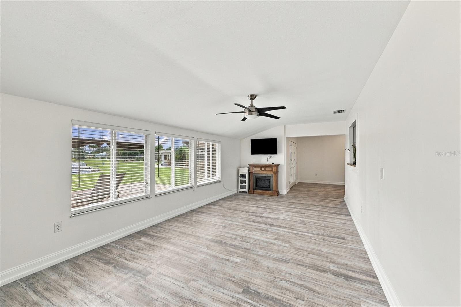 1810 MILFORD CIR — photo 35