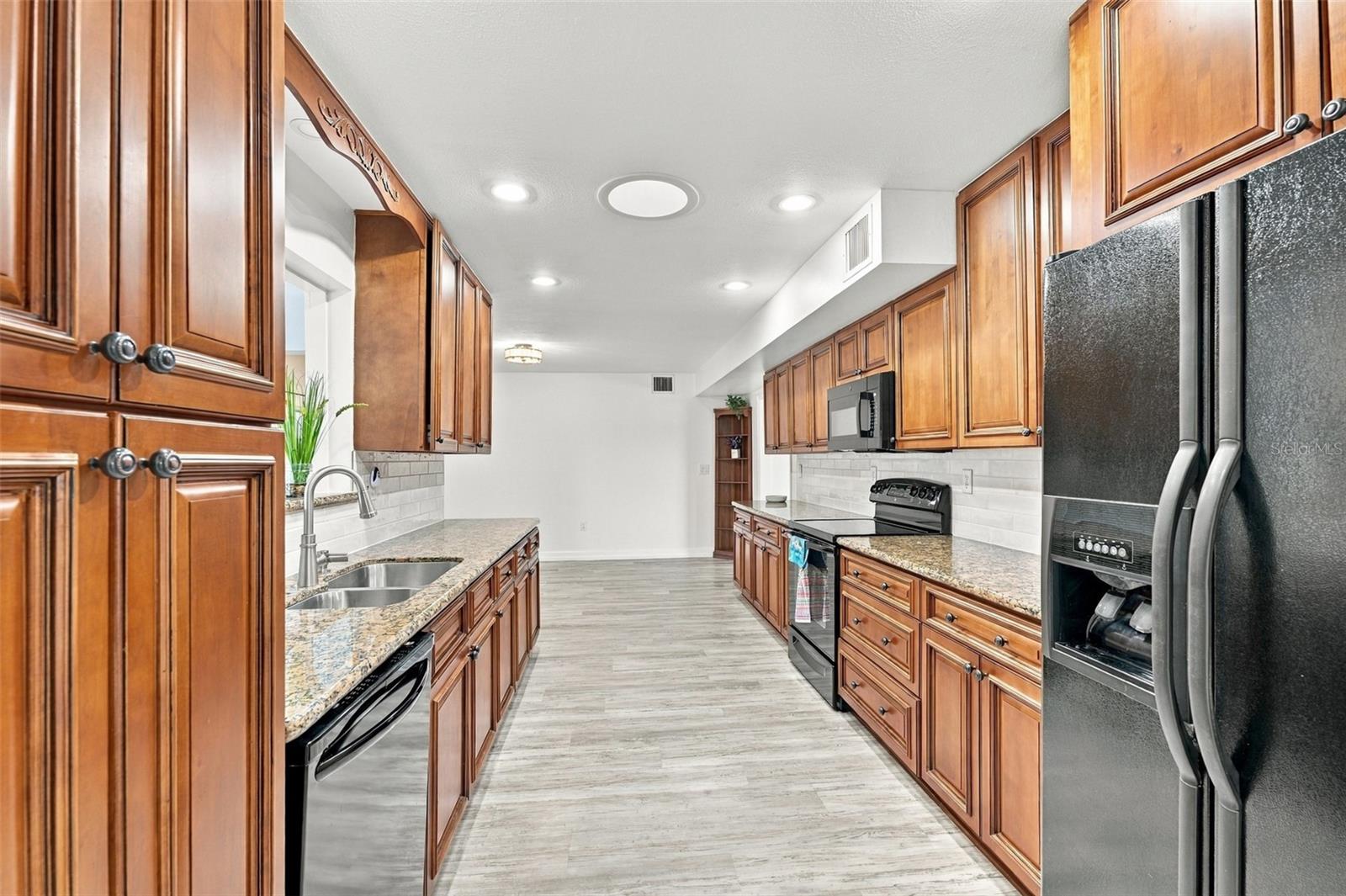 1810 MILFORD CIR — photo 10