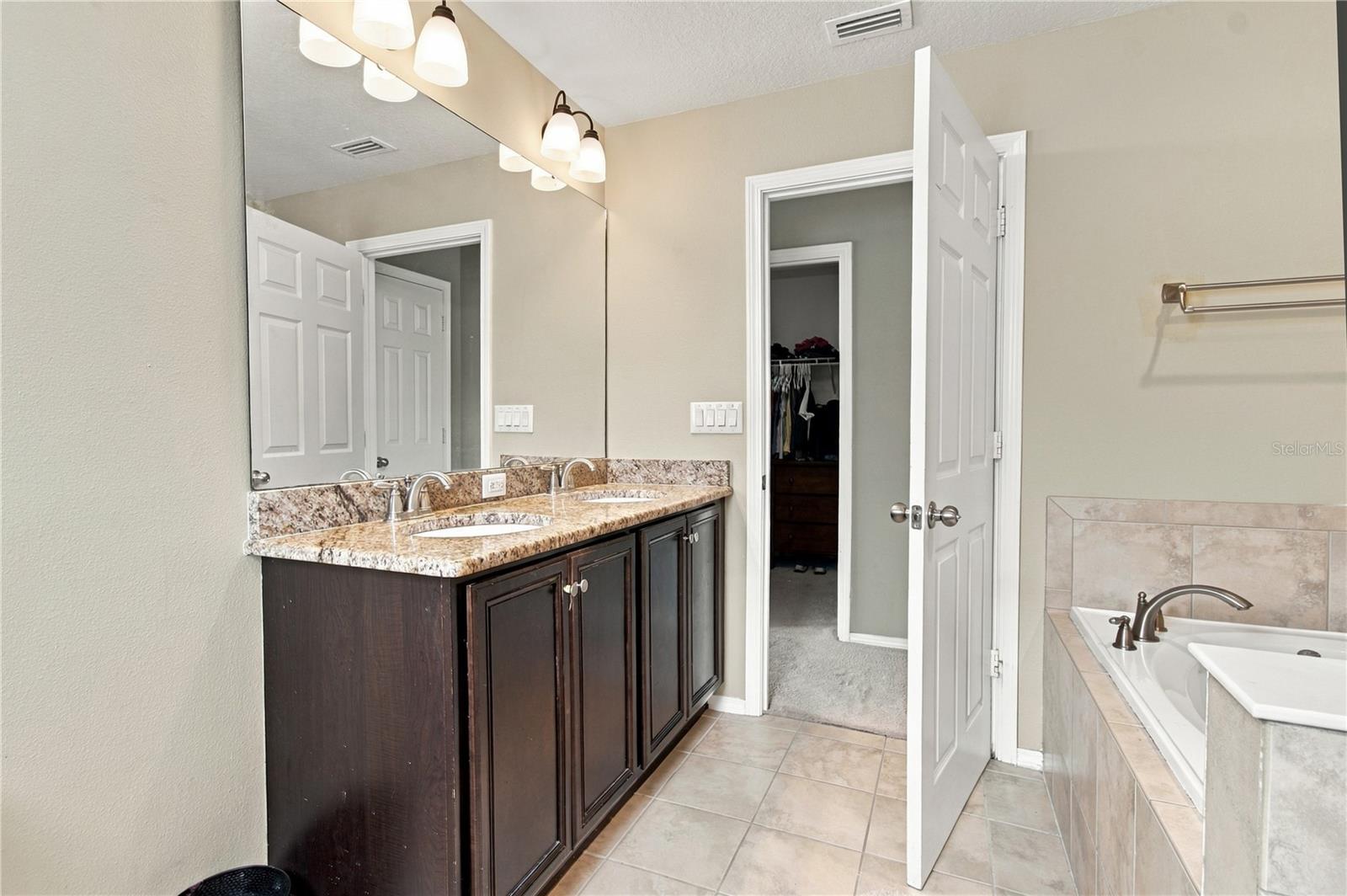 3161 WINGLEWOOD CIR — photo 54