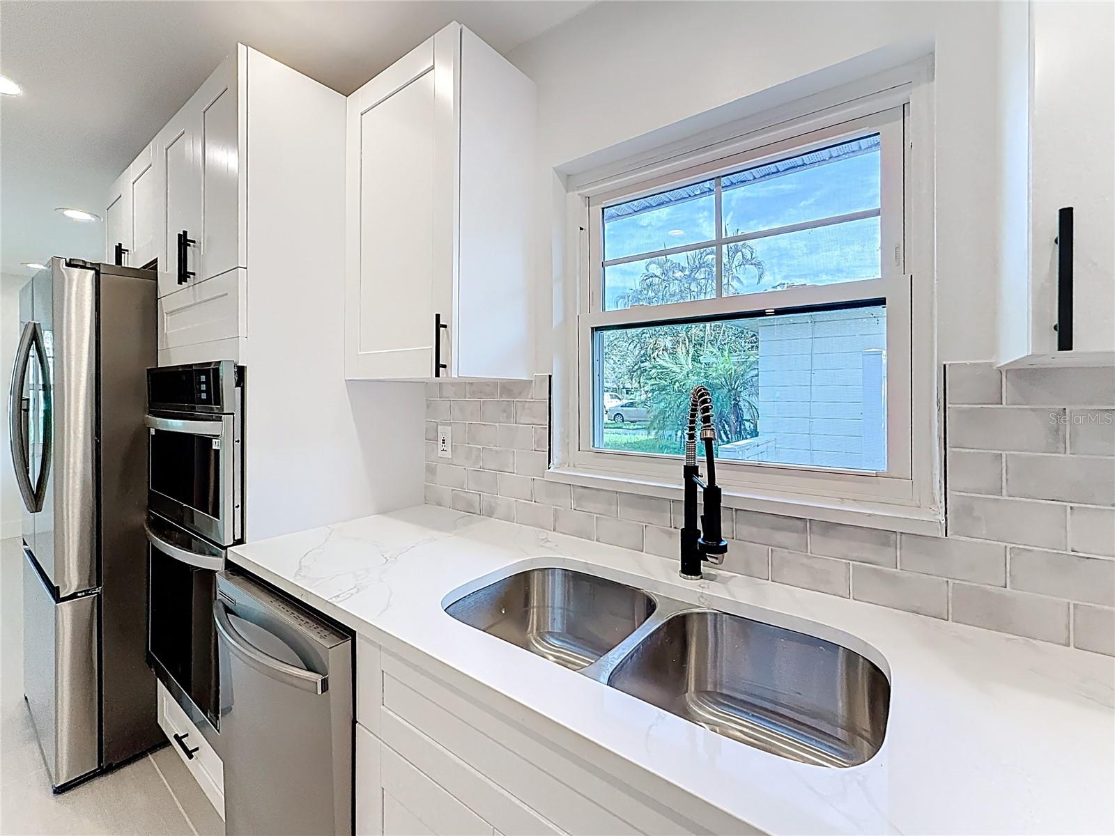 4219 HELENA ST NE — photo 10