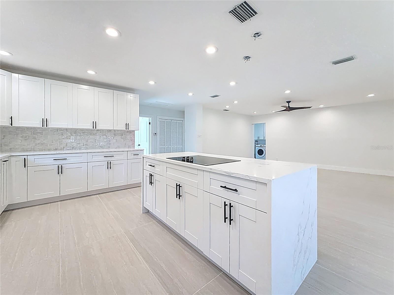 4219 HELENA ST NE — photo 8