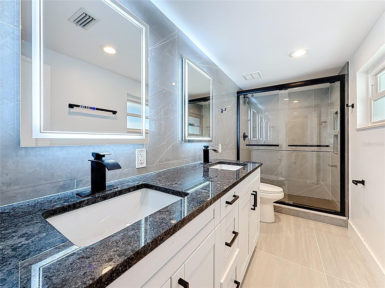 4219 HELENA ST NE — photo 30