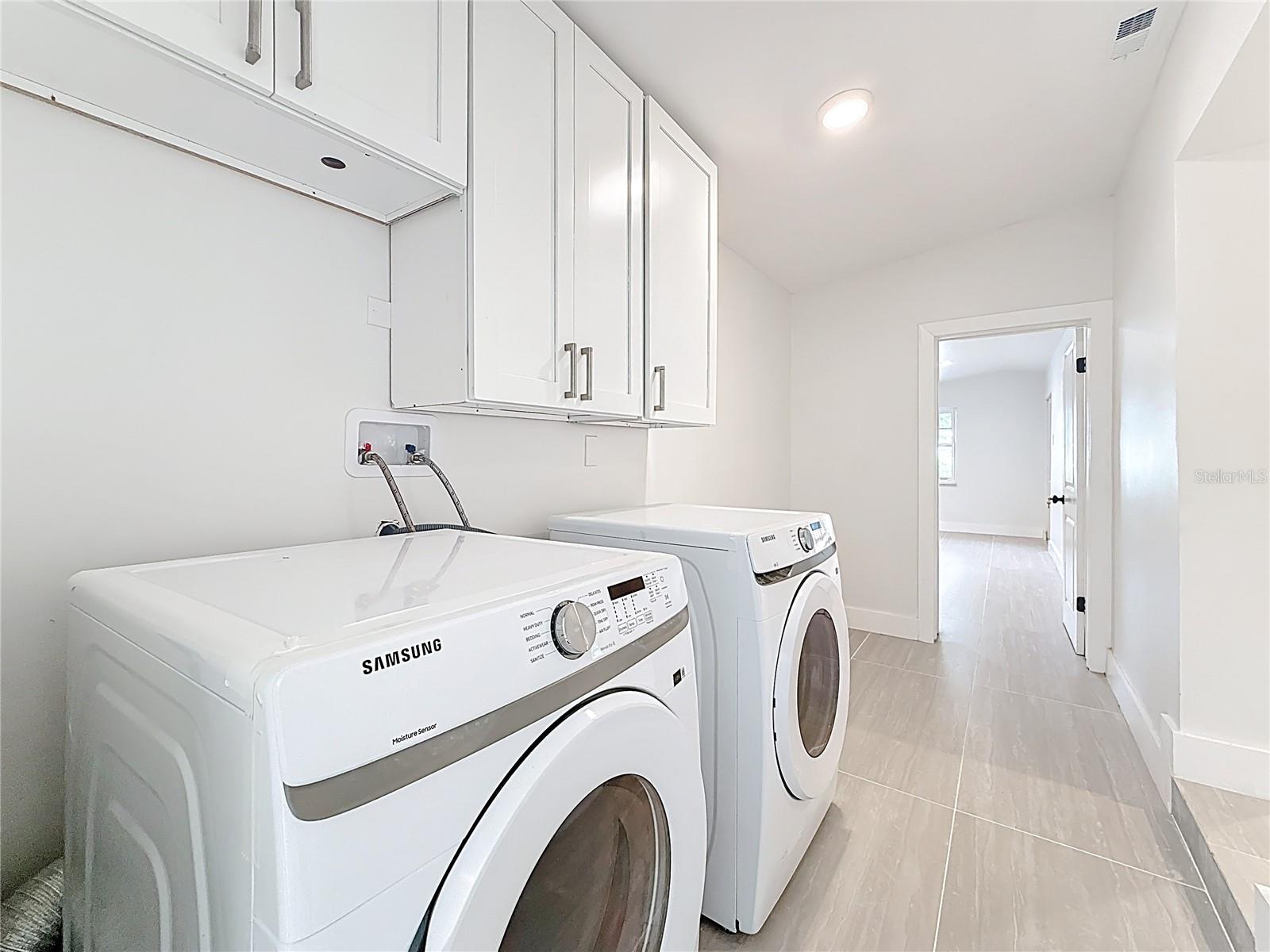 4219 HELENA ST NE — photo 32