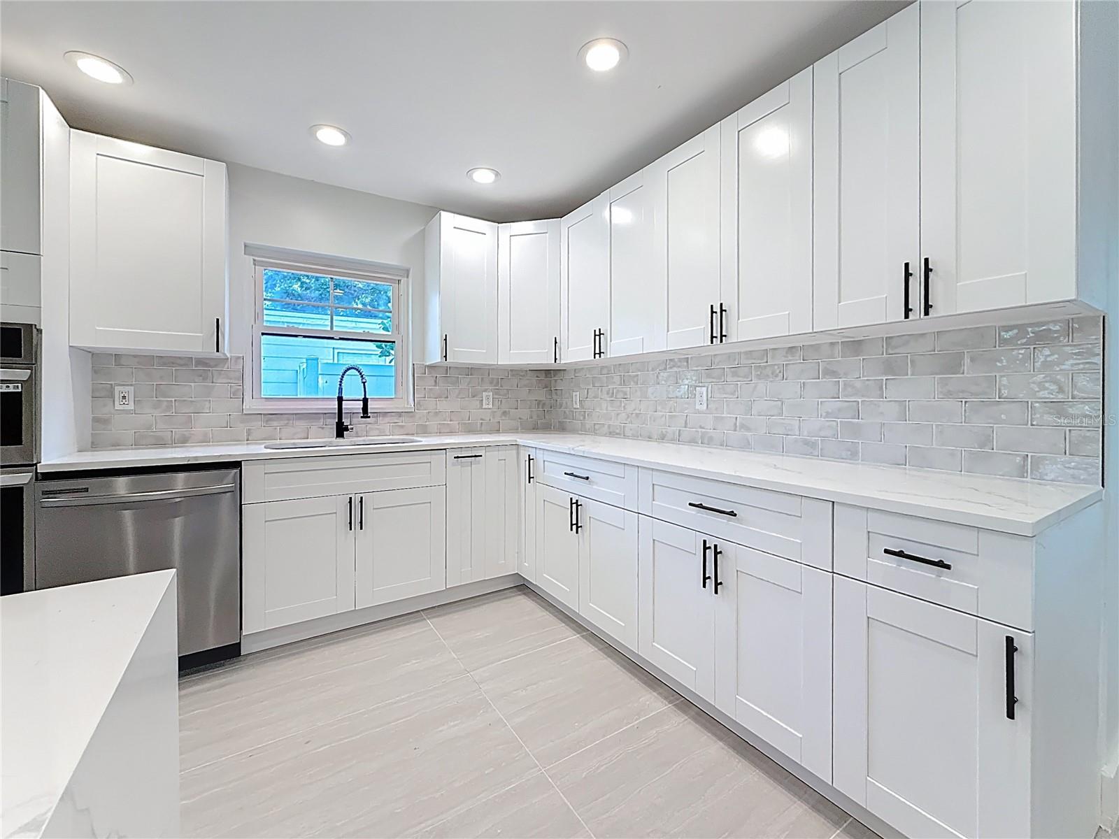 4219 HELENA ST NE — photo 15