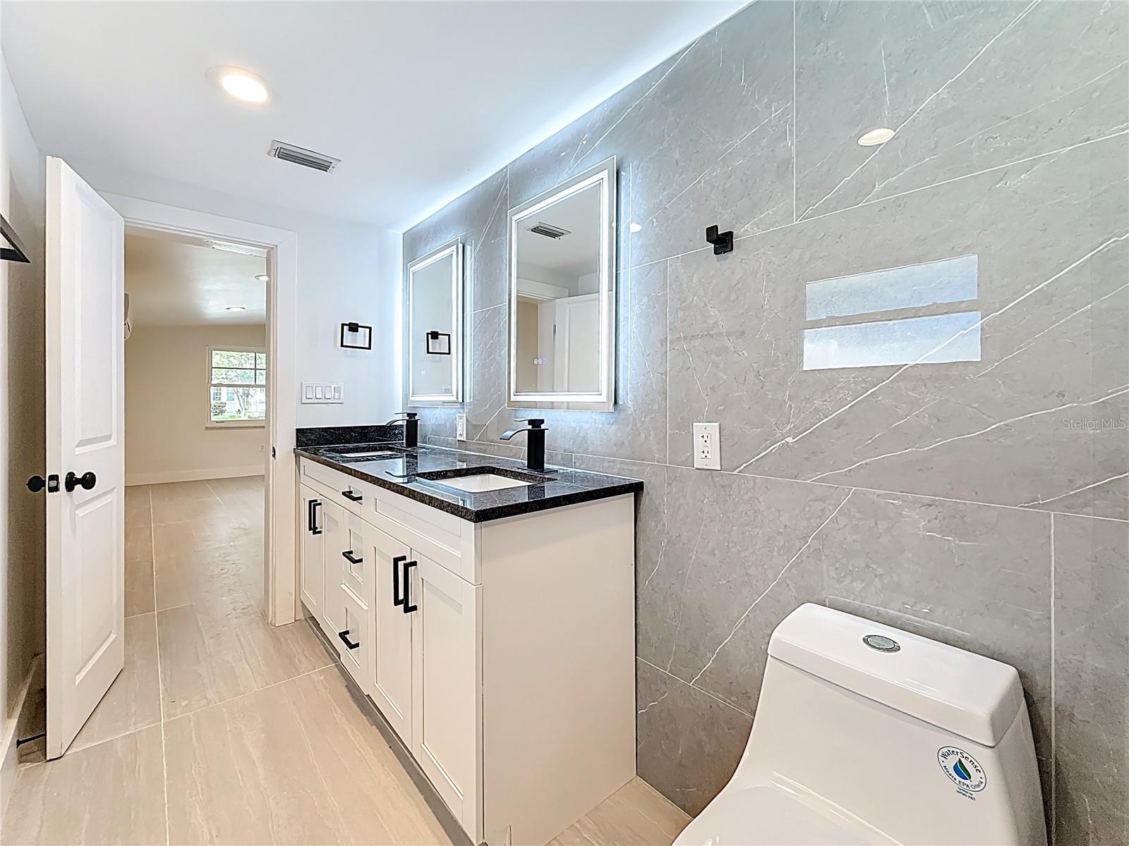 4219 HELENA ST NE — photo 31