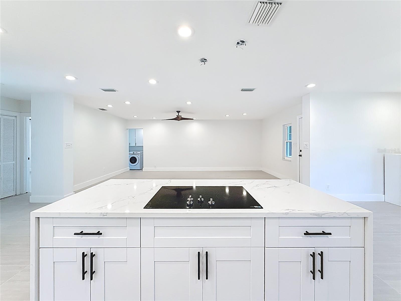 4219 HELENA ST NE — photo 9