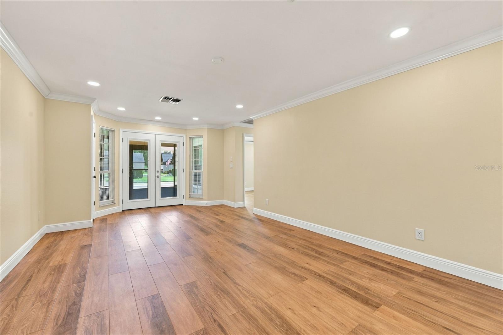 764 LAKEWOOD DR — photo 6