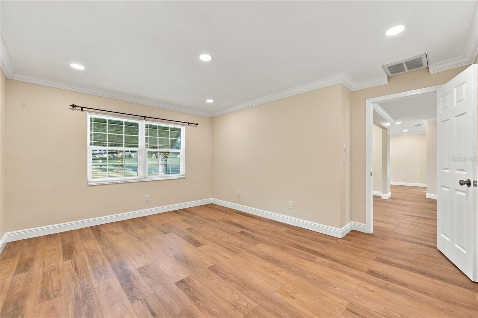 764 LAKEWOOD DR — photo 16