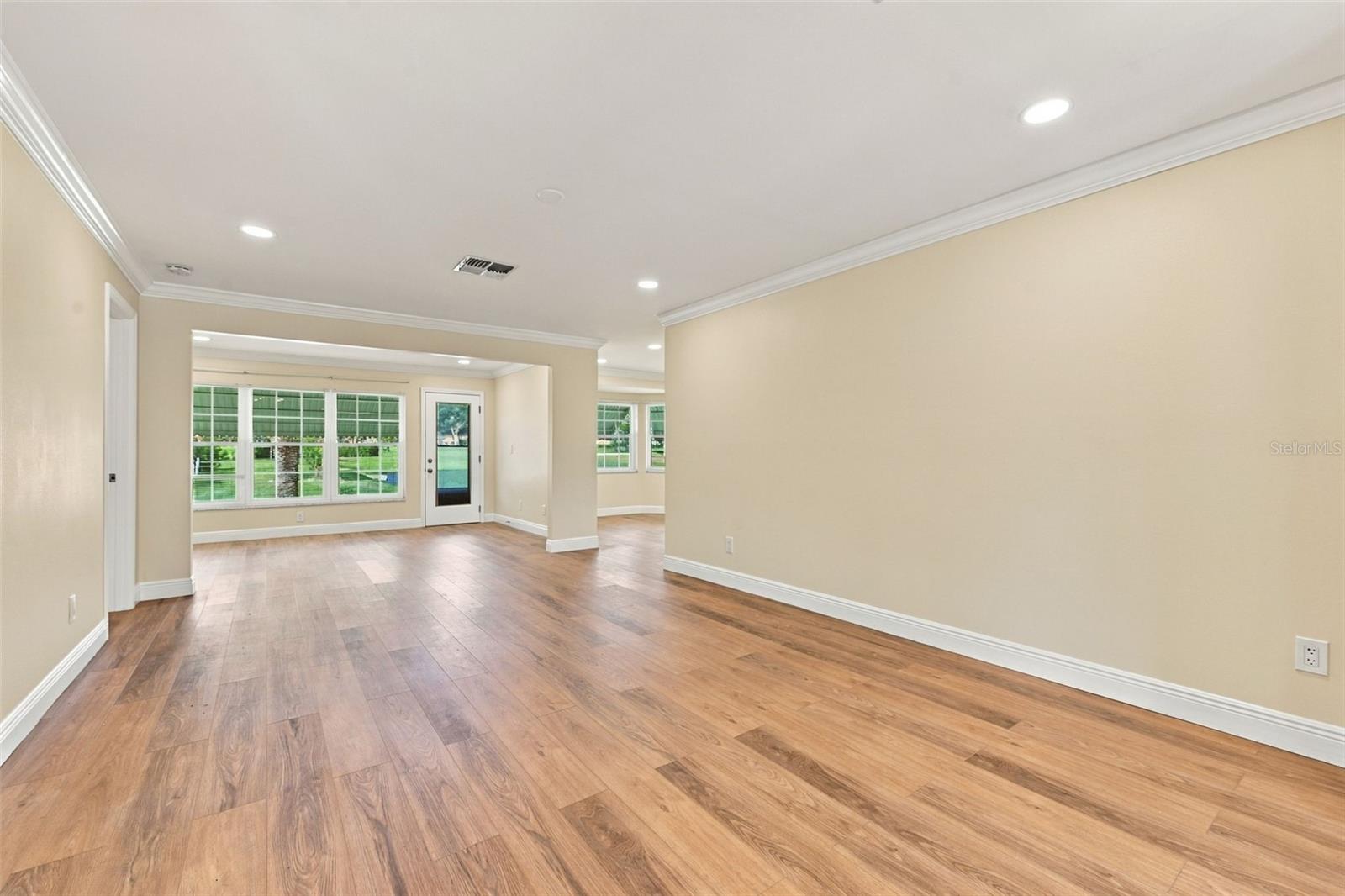 764 LAKEWOOD DR — photo 7