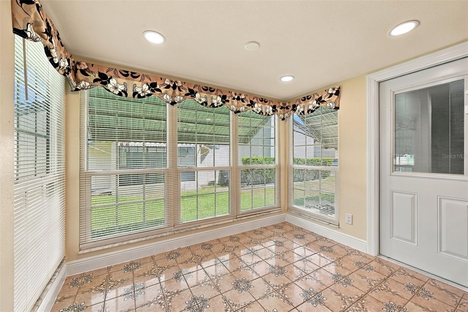 764 LAKEWOOD DR — photo 14