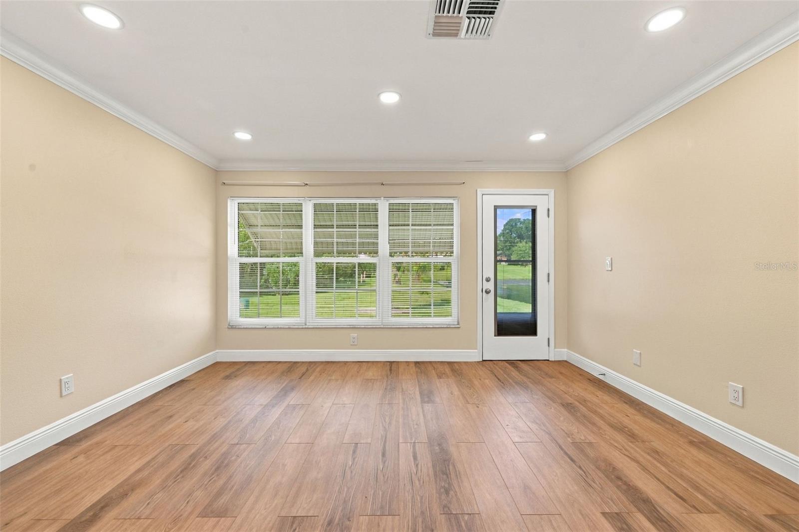 764 LAKEWOOD DR — photo 8