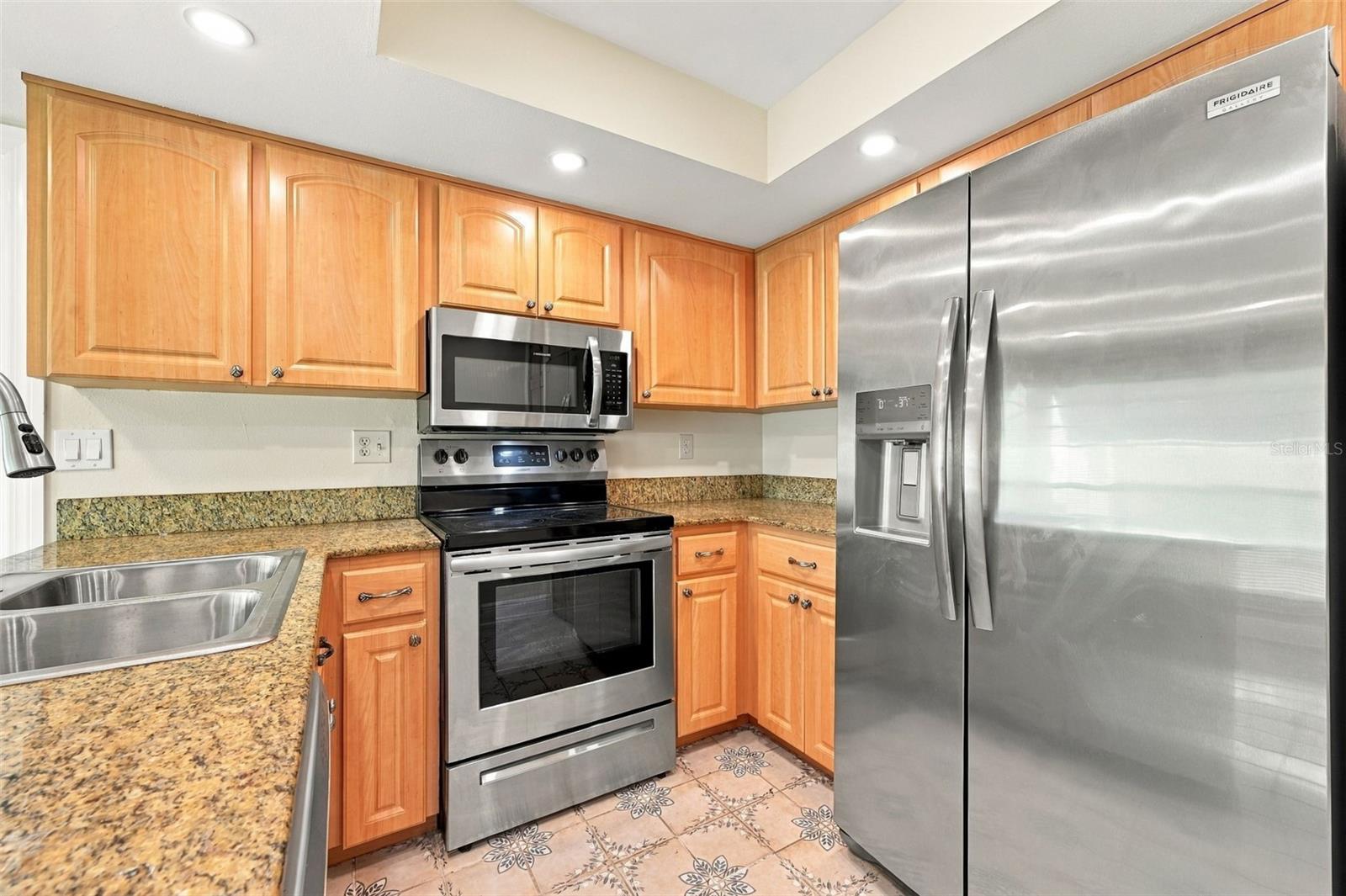 764 LAKEWOOD DR — photo 12