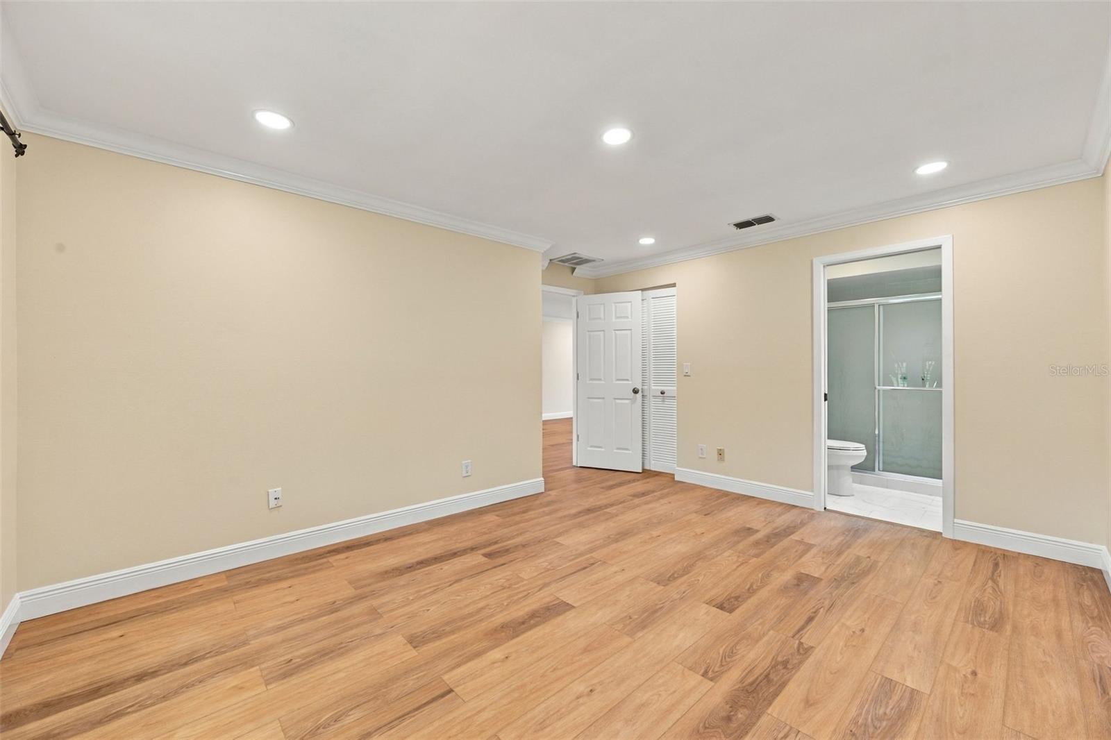 764 LAKEWOOD DR — photo 18