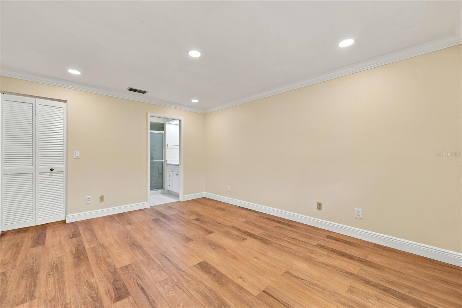 764 LAKEWOOD DR — photo 17