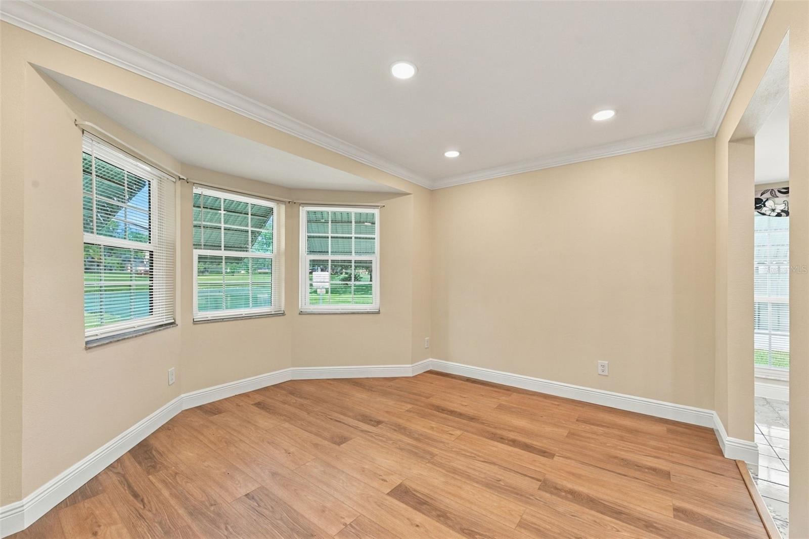 764 LAKEWOOD DR — photo 9