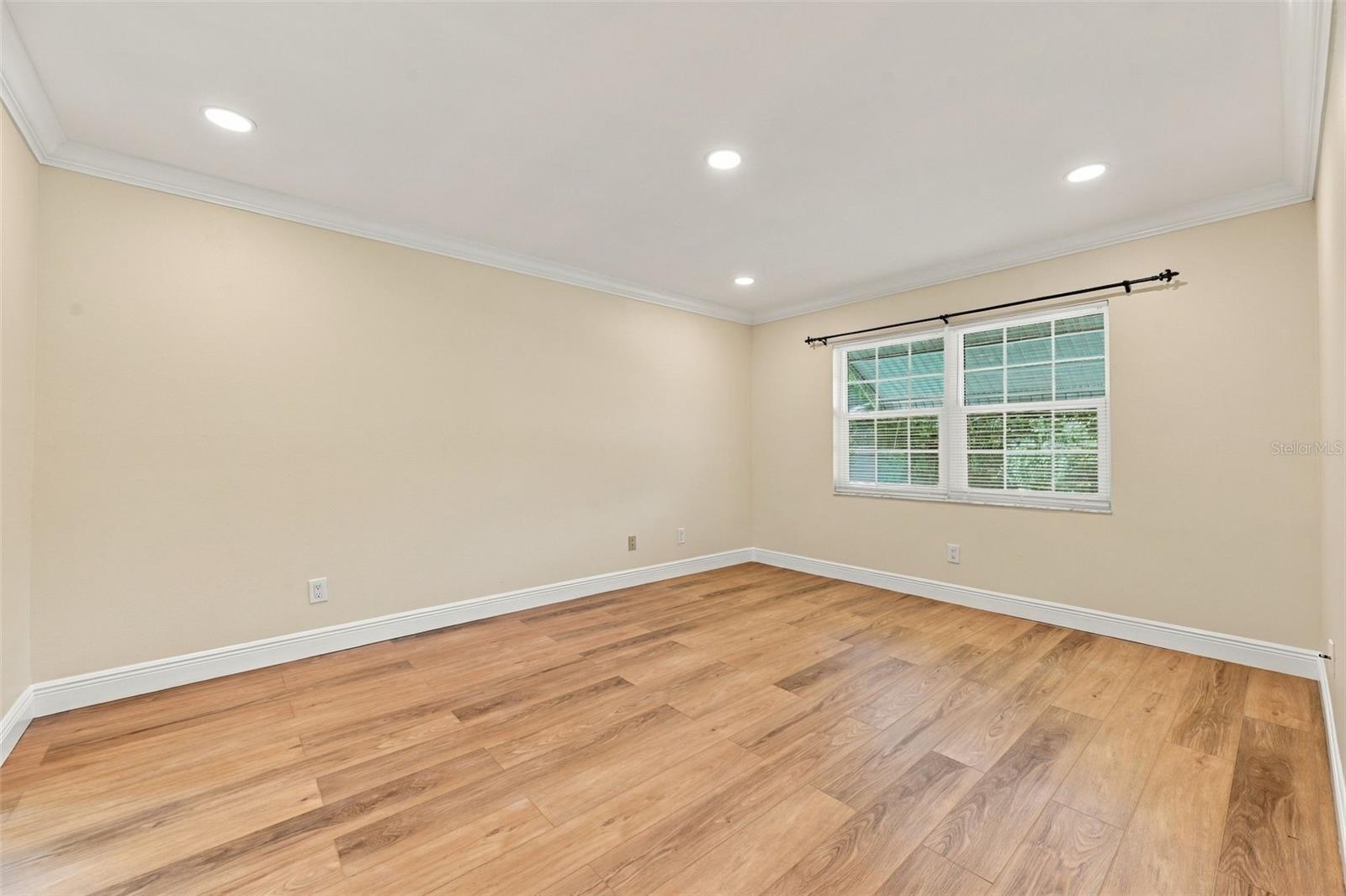 764 LAKEWOOD DR — photo 15