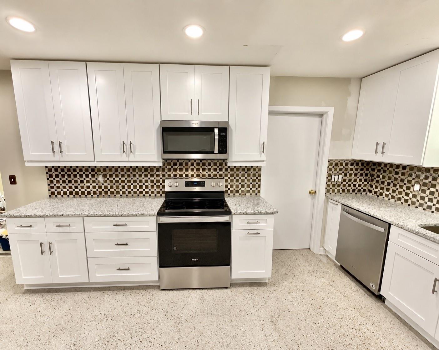 6414 MURRAY HILL DR — photo 3
