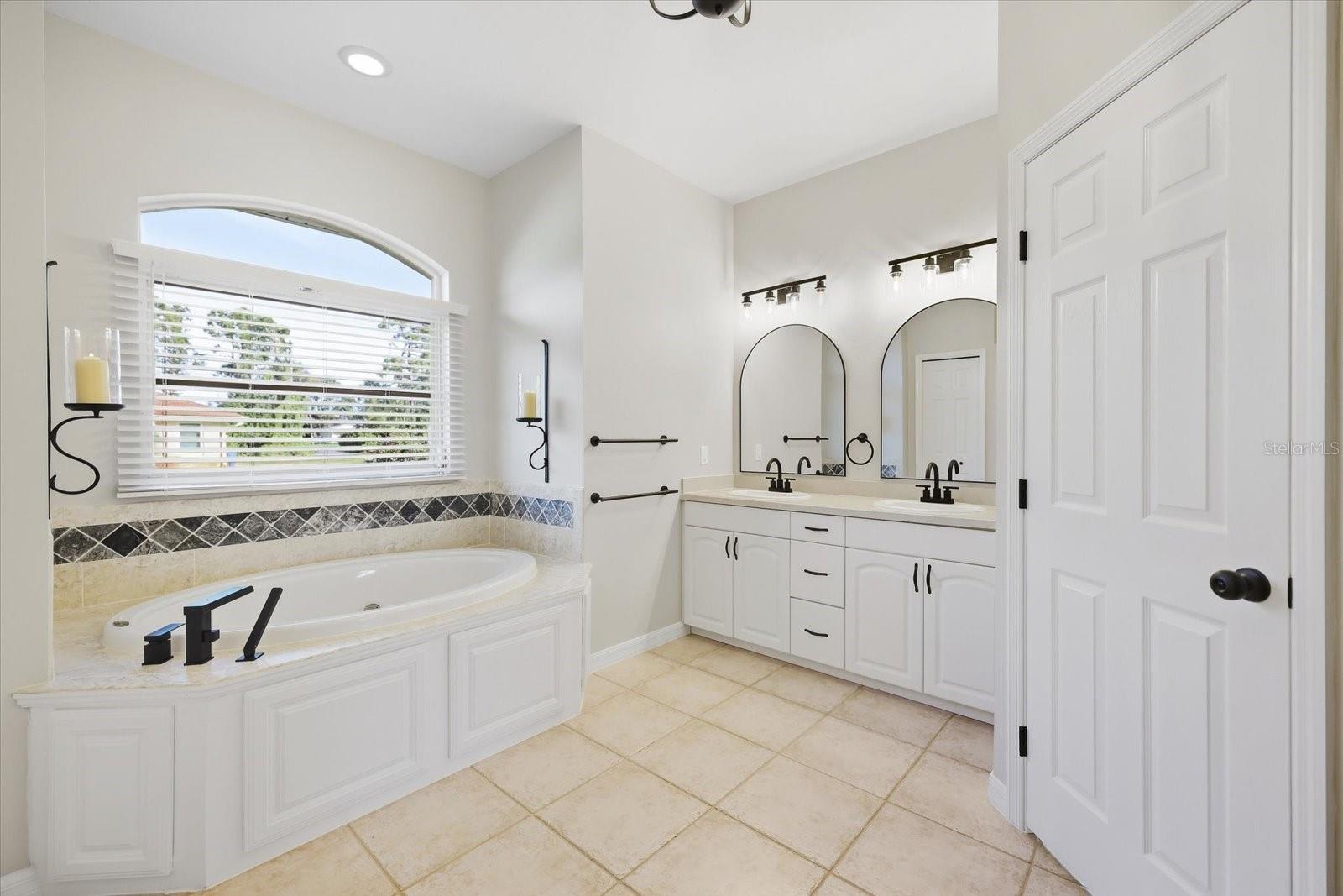 1315 SOUTHLAND RD — photo 16