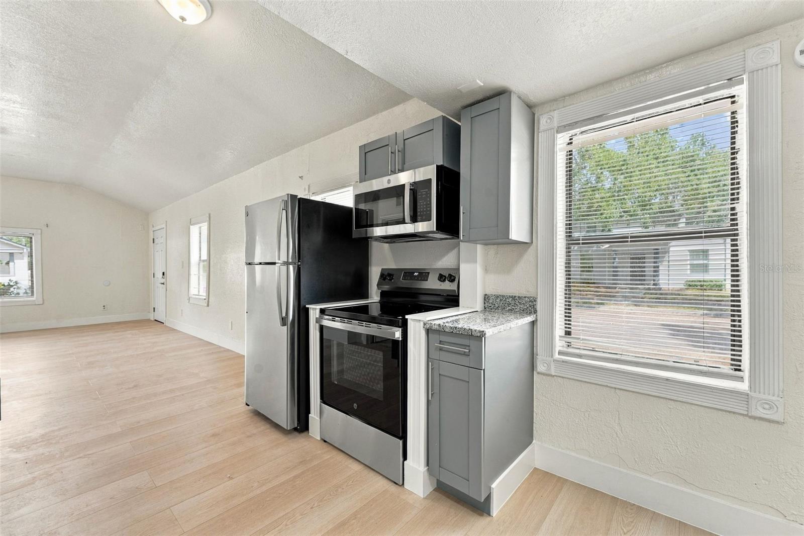 2500 11TH AVE SE — photo 7