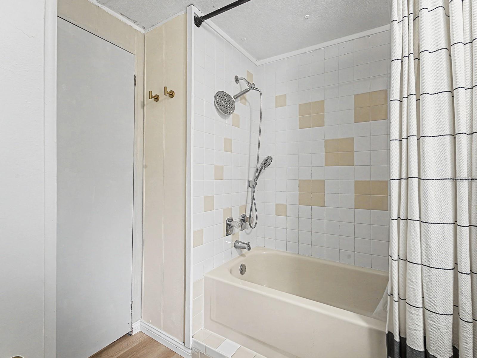 18024 DRAYTON ST — photo 28