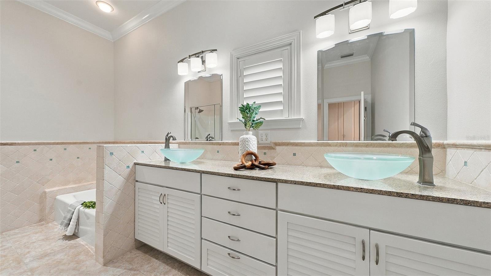 640 GRANADA AVE — photo 18