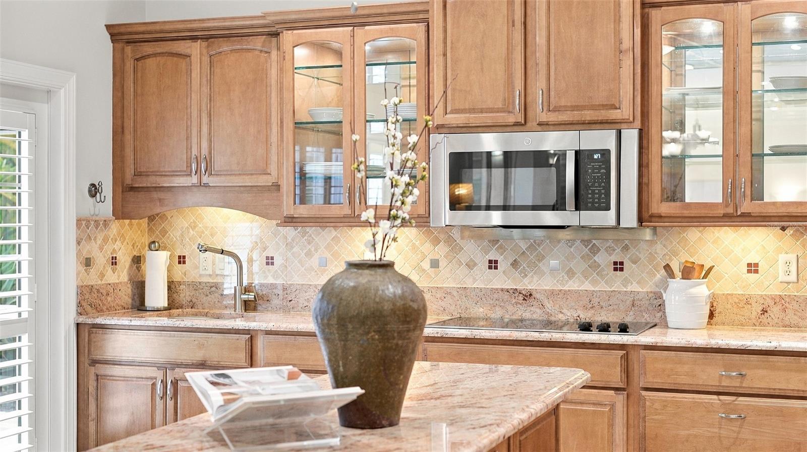 640 GRANADA AVE — photo 10