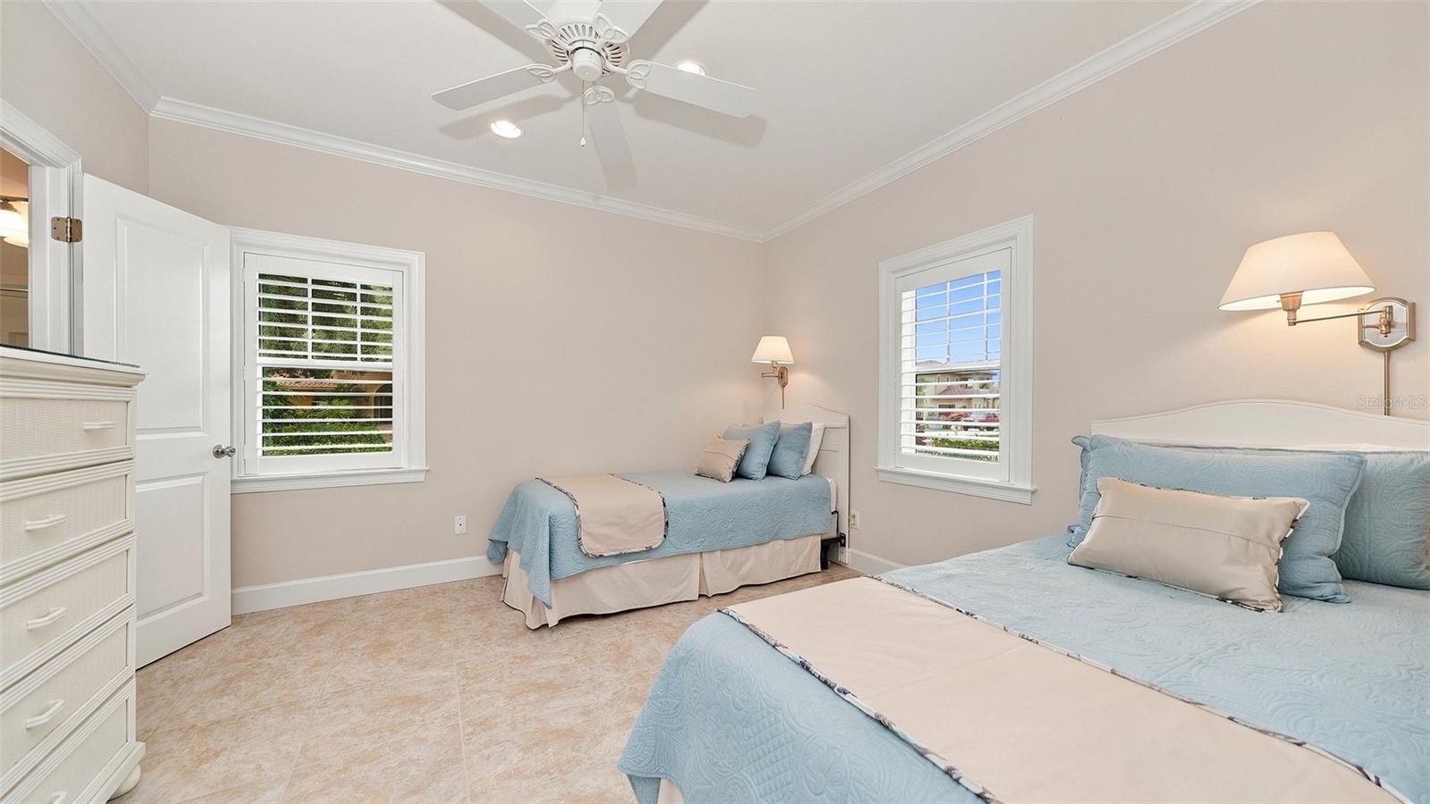 640 GRANADA AVE — photo 28