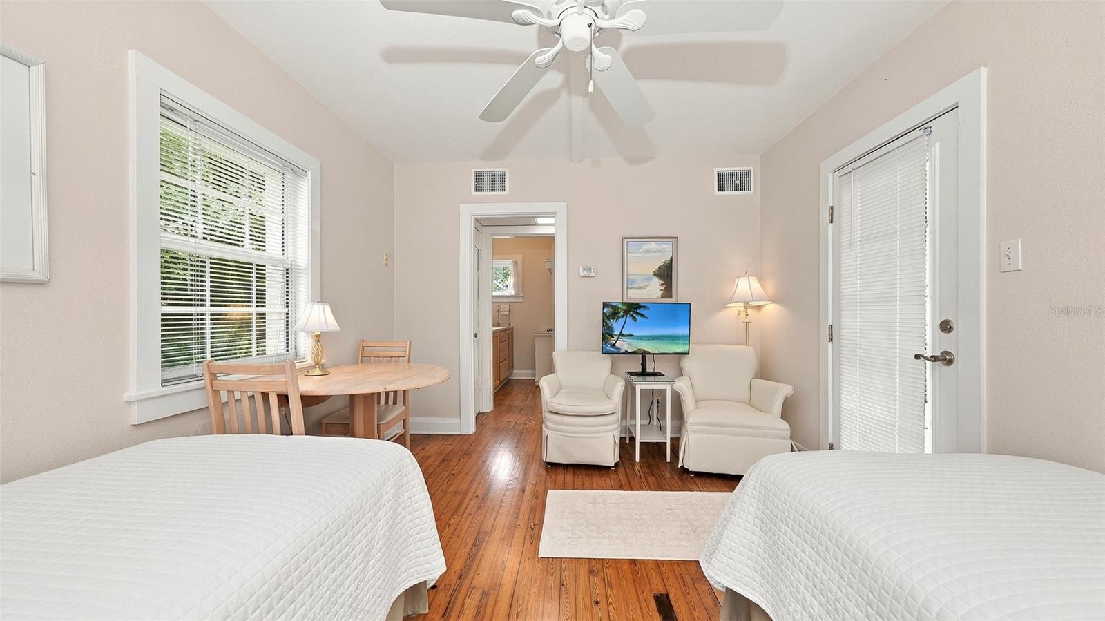 640 GRANADA AVE — photo 44