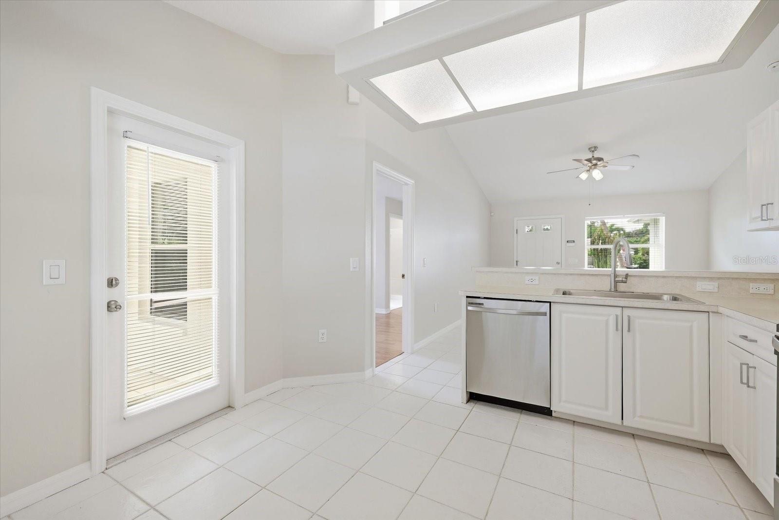 732 NECTAR RD — photo 8