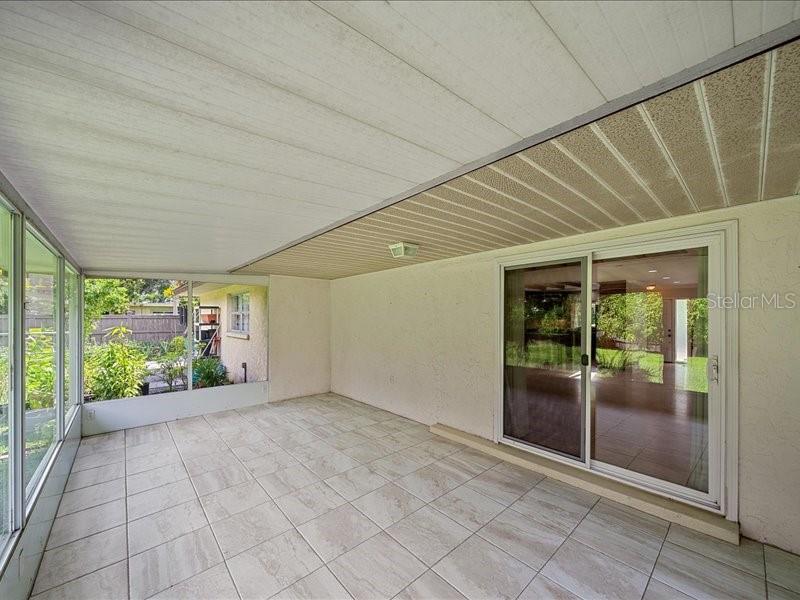 2499 HILLVIEW ST — photo 15