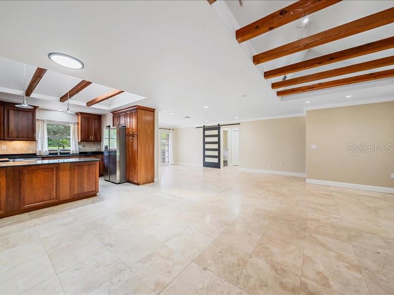 2499 HILLVIEW ST — photo 8
